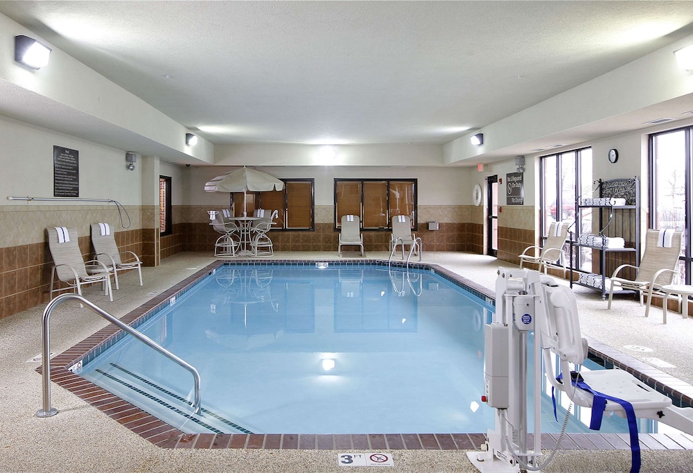 Hampton Inn Waterloo Cedar Valley - photo 38