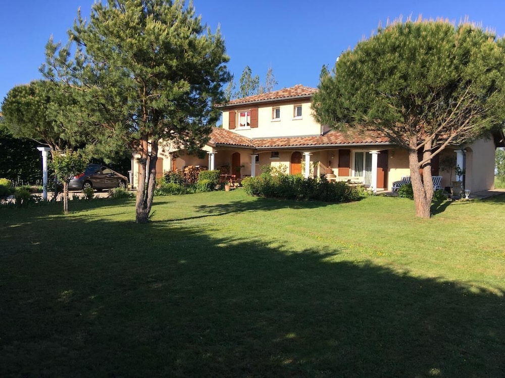 Paradis la Provence entre Vienne et Lyon — 4-Star Luxury Hotel in Saint-Cyr-Sur-Le-Rhone, France
