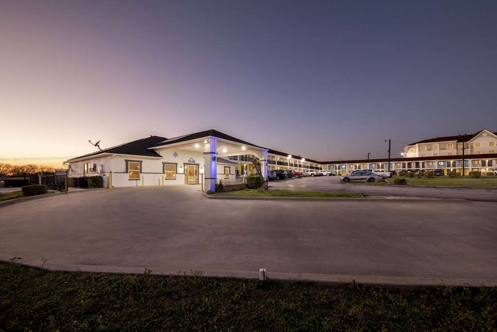 Days Inn by Wyndham Gainesville - photo 6