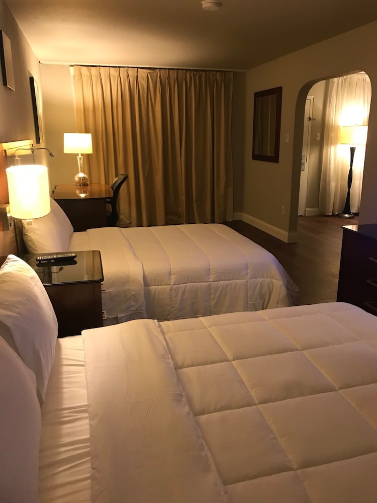 Stratus Suites Boutique Hotel - photo 11