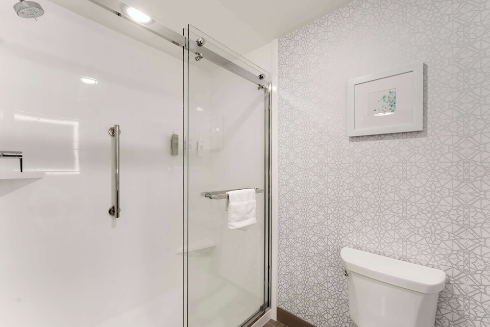 Hampton Inn Milford - photo 29
