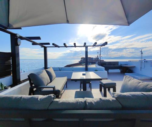 Appartamento Con Vista Mozzafiato — 4-Star Luxury Hotel in Lazise, Italy