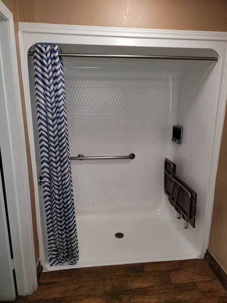 Texas Inn & Suites Raymondville - photo 17