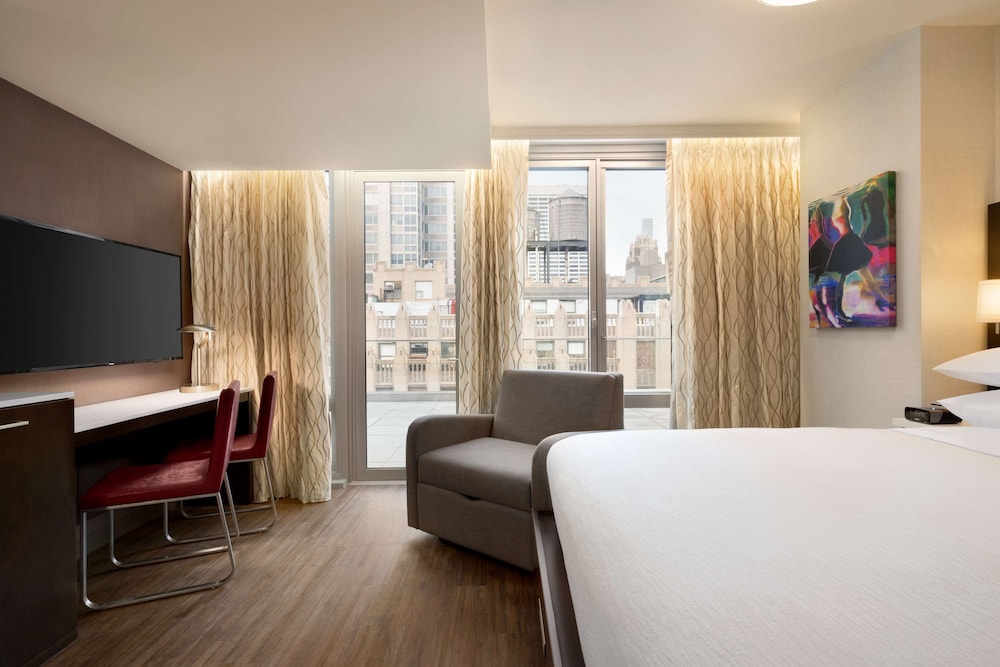 Embassy Suites by Hilton New York Manhattan Times Square - photo 28