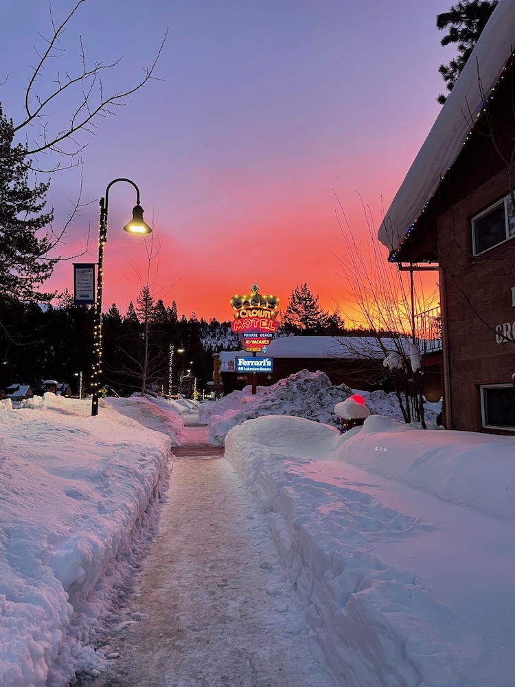 Crown Motel and Family Resort - photo 111