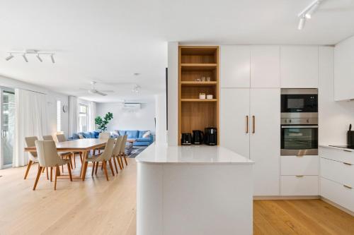 The Cove Noosa Apartment 11 — 4-Star Luxury Hotel in Noosa Heads, Australia