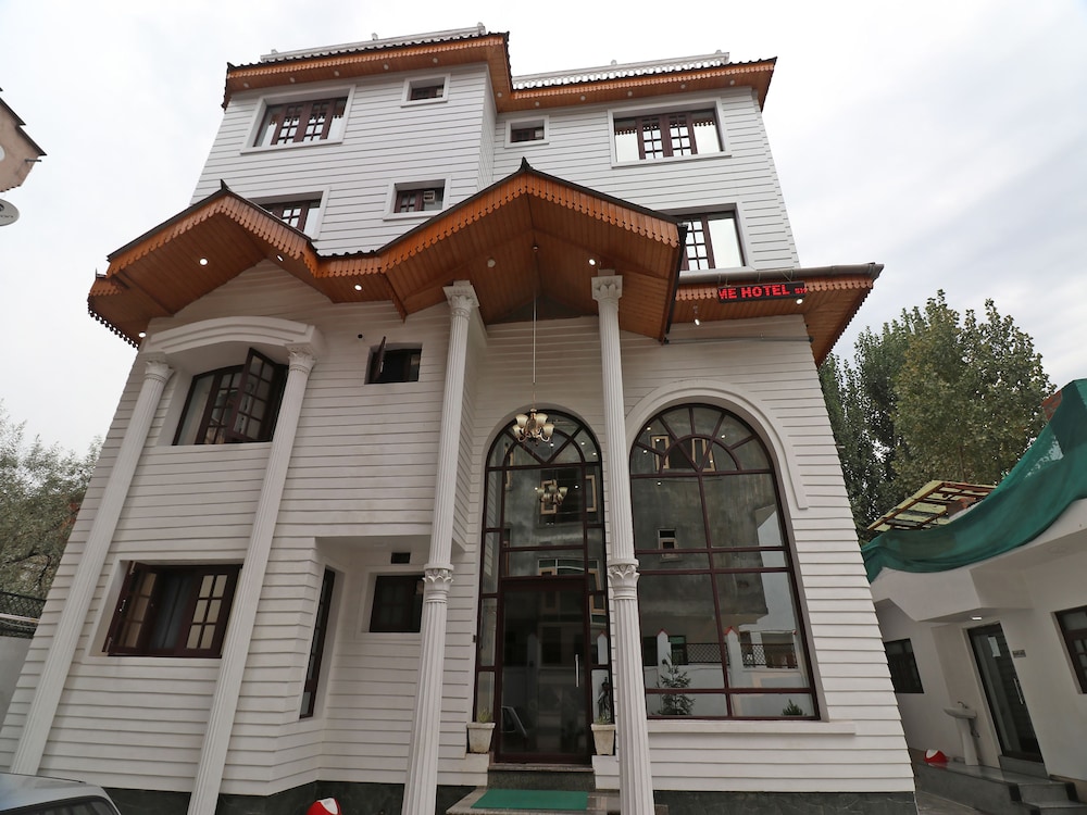 Oyo 22081 Hotel Shree Mazda — Srinagar