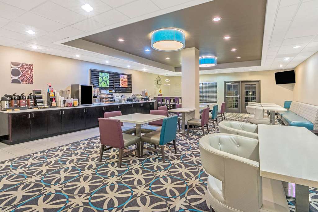 La Quinta Inn & Suites by Wyndham Oklahoma City Yukon - photo 27