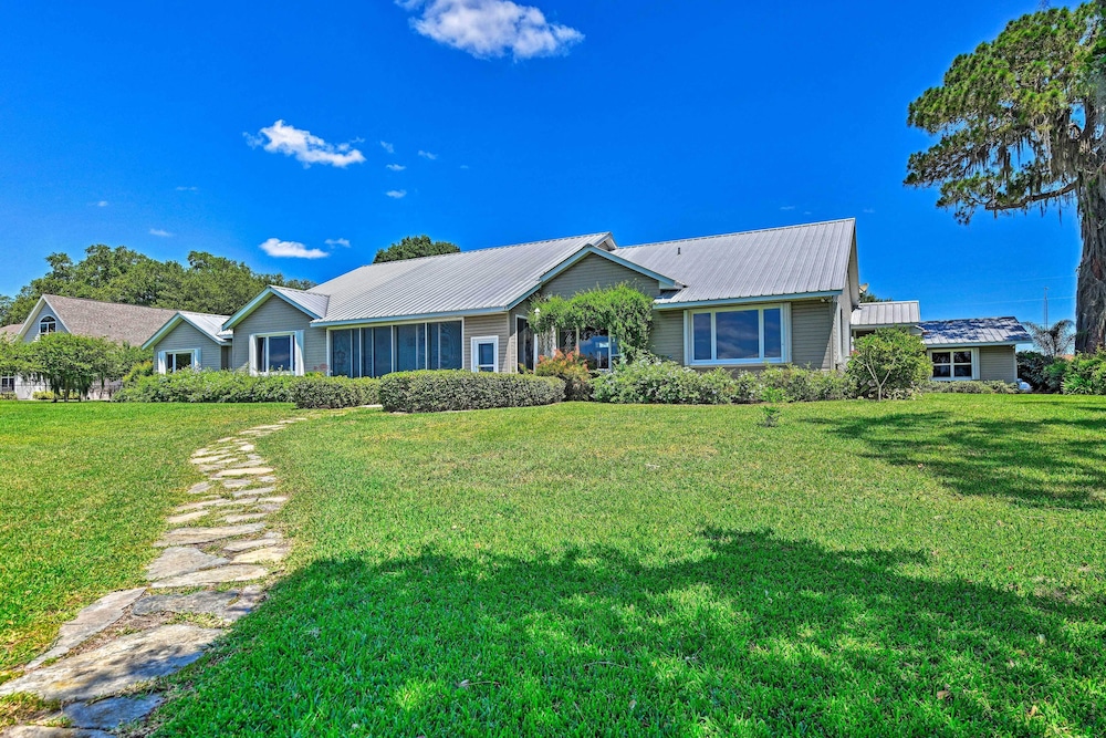 Waterfront Lake Placid Home with Private Dock — 4-Star Luxury Hotel in Lake Placid, United States