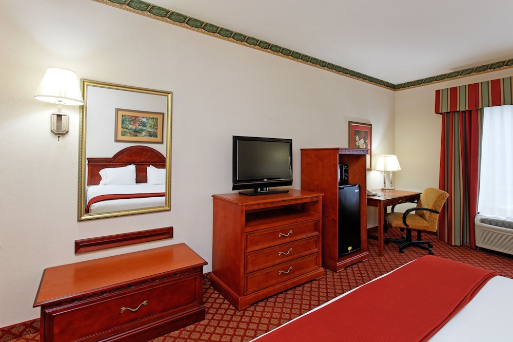 Holiday Inn Express Hotel & Suites Tupelo by IHG - photo 5