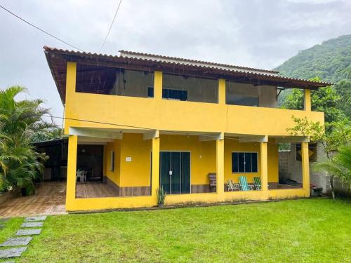 Casa com churrasqueira e piscina perto de riacho — 4-Star Luxury Hotel in Angra Dos Reis, Brasil