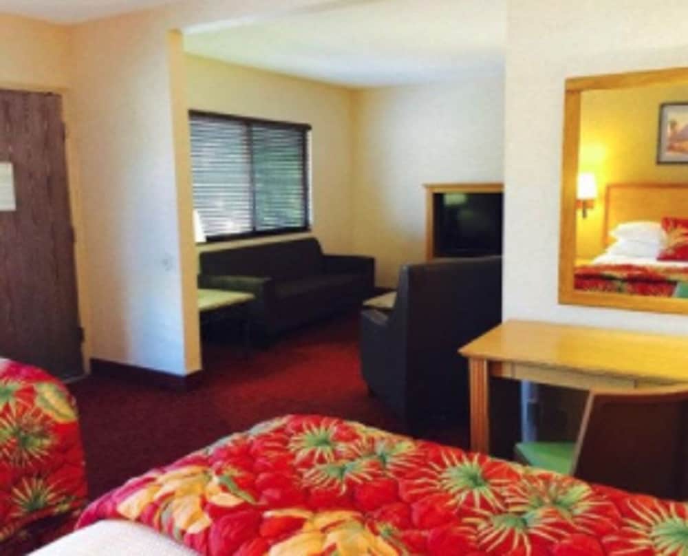 Caliente Tropics Hotel - photo 28
