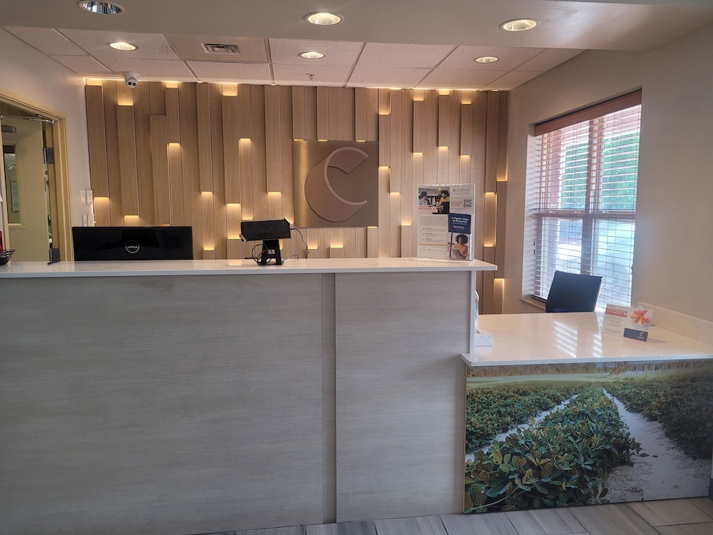 Comfort Inn Suites Dothan Northside Plaza — Dothan