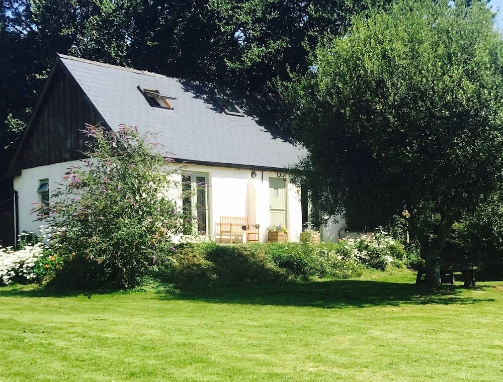 Hillcrest Barn in Kilgetty, United Kingdom
