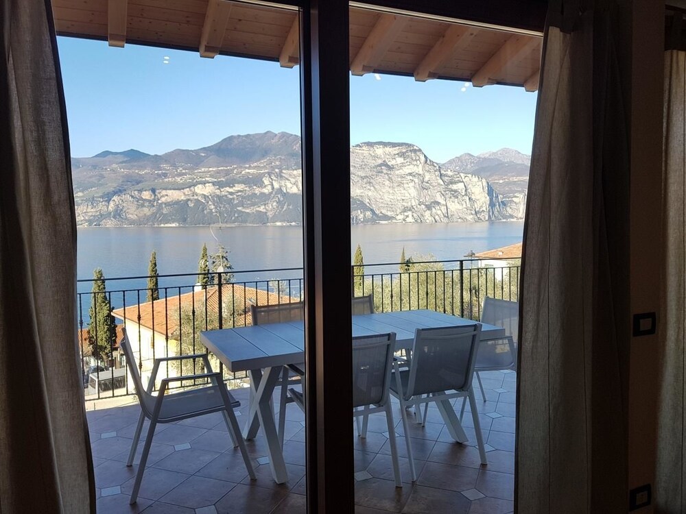 BMP Apartment Duplex — 4-Star Luxury Hotel in Magugnano, Italy