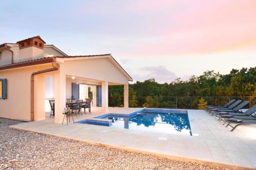 Villa Romantika a beautiful and romantic pool villa — 4-Star Luxury Hotel in Rasa, Croatia