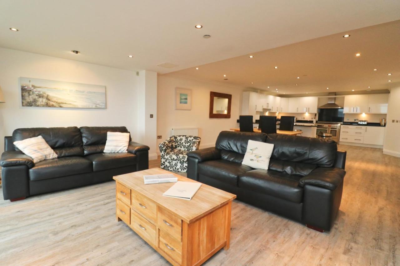 BY THE BEACH spacious apartment — 4-Star Luxury Hotel in Padstow, United Kingdom