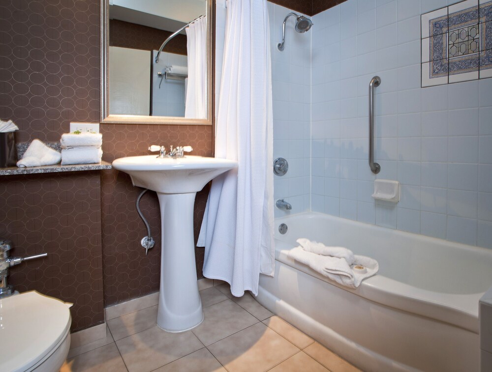 El Tropicano Riverwalk Hotel - photo 10