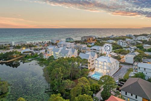 Timeless 30A - carbon neutral hotel in Unknown City