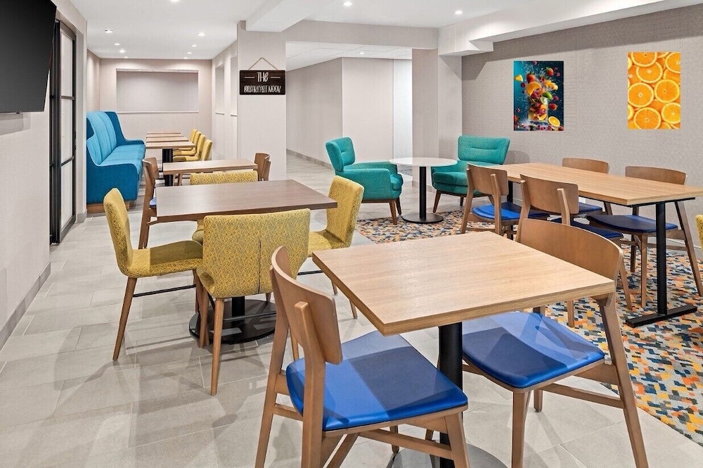 Hampton Inn by Hilton Costa Mesa Newport Beach - photo 25