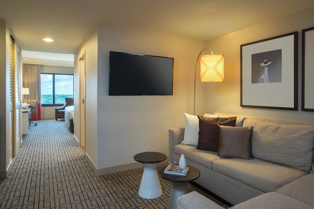 Renaissance Austin Hotel - photo 12