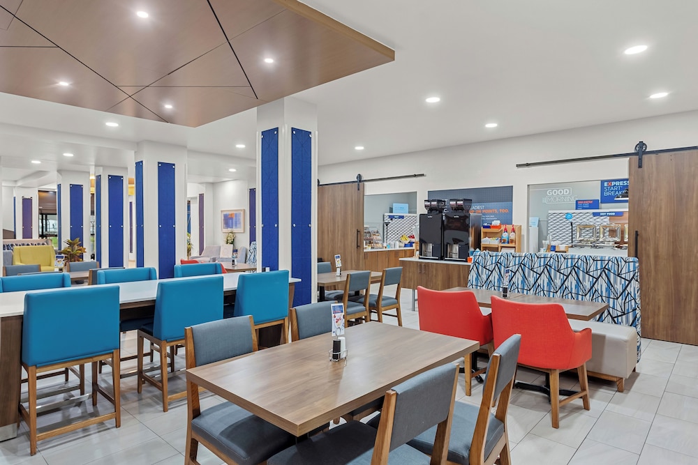 Holiday Inn Express Hotel & Suites Cross Lanes by IHG - photo 21