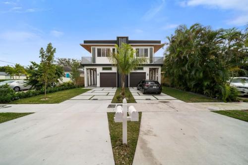 Luxury Home w 2 Pools near Beach — 4-Star Luxury Hotel in Fort Lauderdale, United States