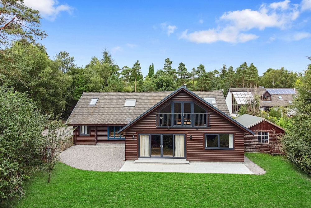 Finest Retreats The Logs — 4-Star Luxury Hotel in Fort William, United Kingdom