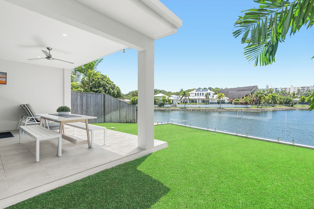 Blue Lagoon Villa B — 4-Star Luxury Hotel in Trinity Beach, Australia