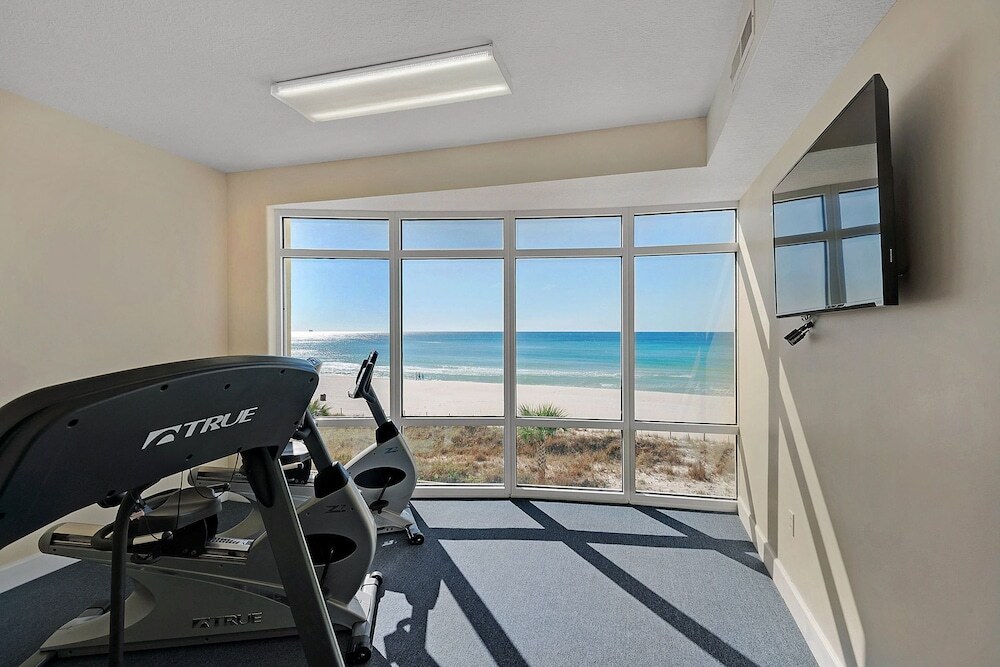 Beautiful Ocean Views 2 bedroom 2 bathroom Resort Pools - photo 15