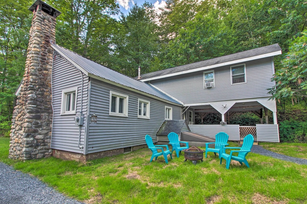 Ludlow Home with Hot Tub Near Okemo Resort — 4-Star Luxury Hotel in Ludlow, United States
