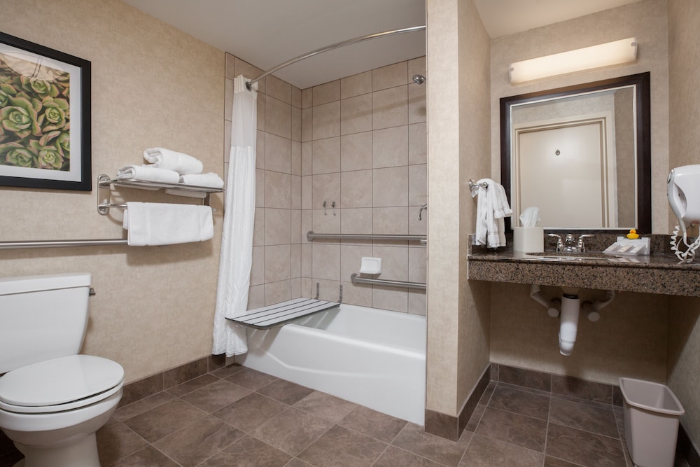 Hilton Garden Inn Fargo - photo 33