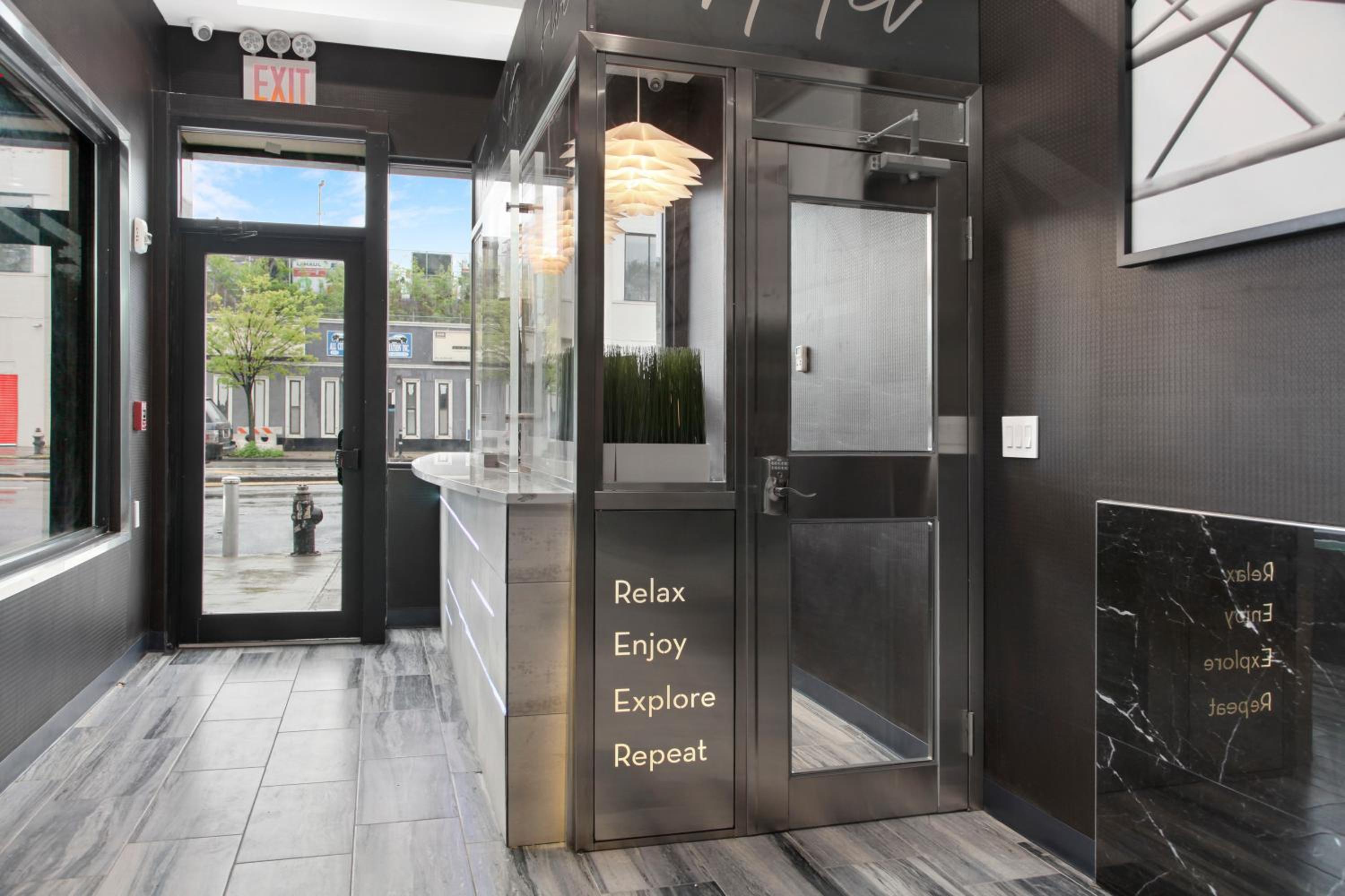 Hotel 365 Bronx - photo 19