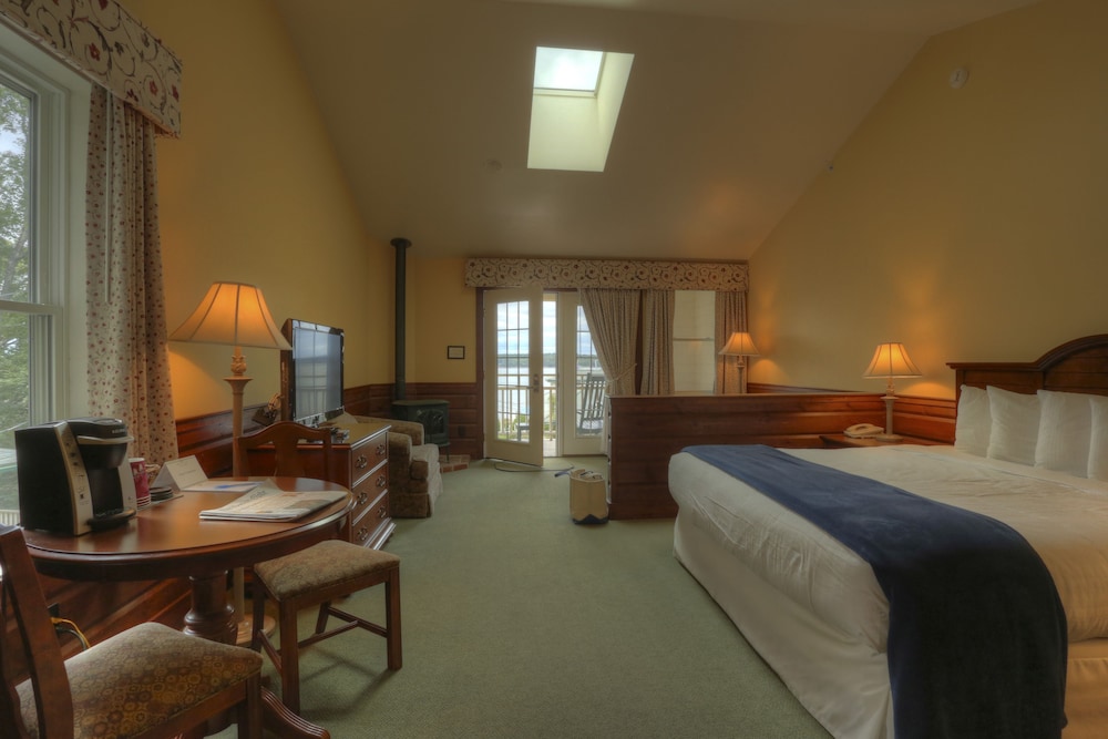 Spruce Point Inn - photo 3