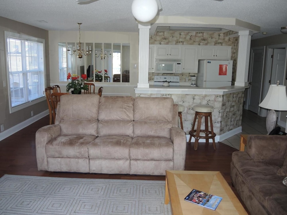Family Friendly Brunswick Plantation Villa 1609 with Great Resort Amenities by RedAwning - photo 15