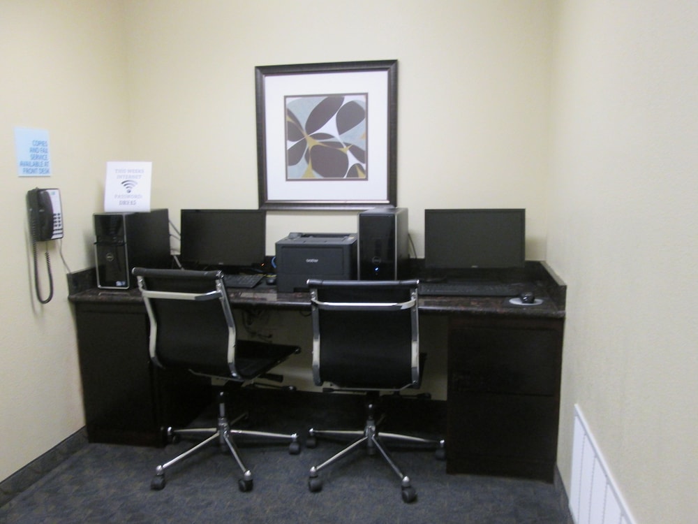 Holiday Inn Express & Suites Pampa by IHG - photo 55