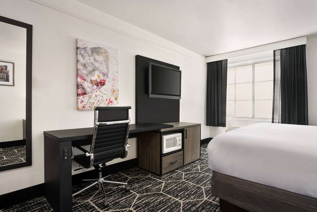 La Quinta Inn & Suites by Wyndham Hesperia Victorville - photo 50