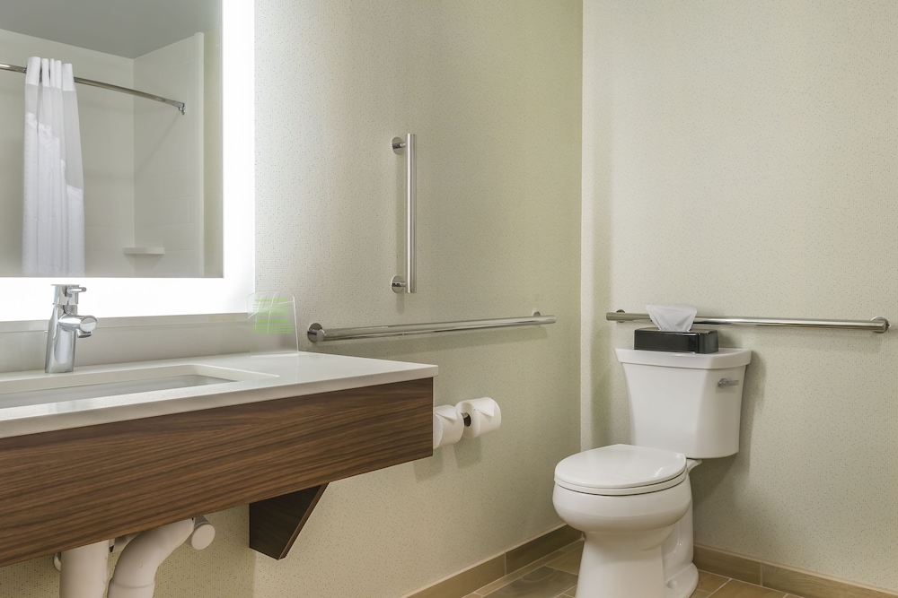 Holiday Inn Express & Suites Clarion By IHG - photo 20