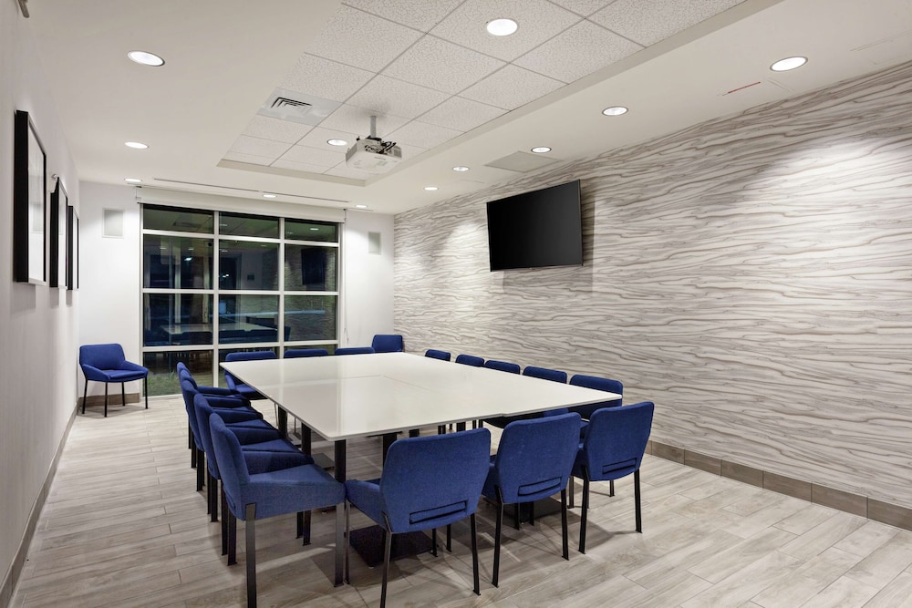 Home2 Suites by Hilton Temecula - photo 31