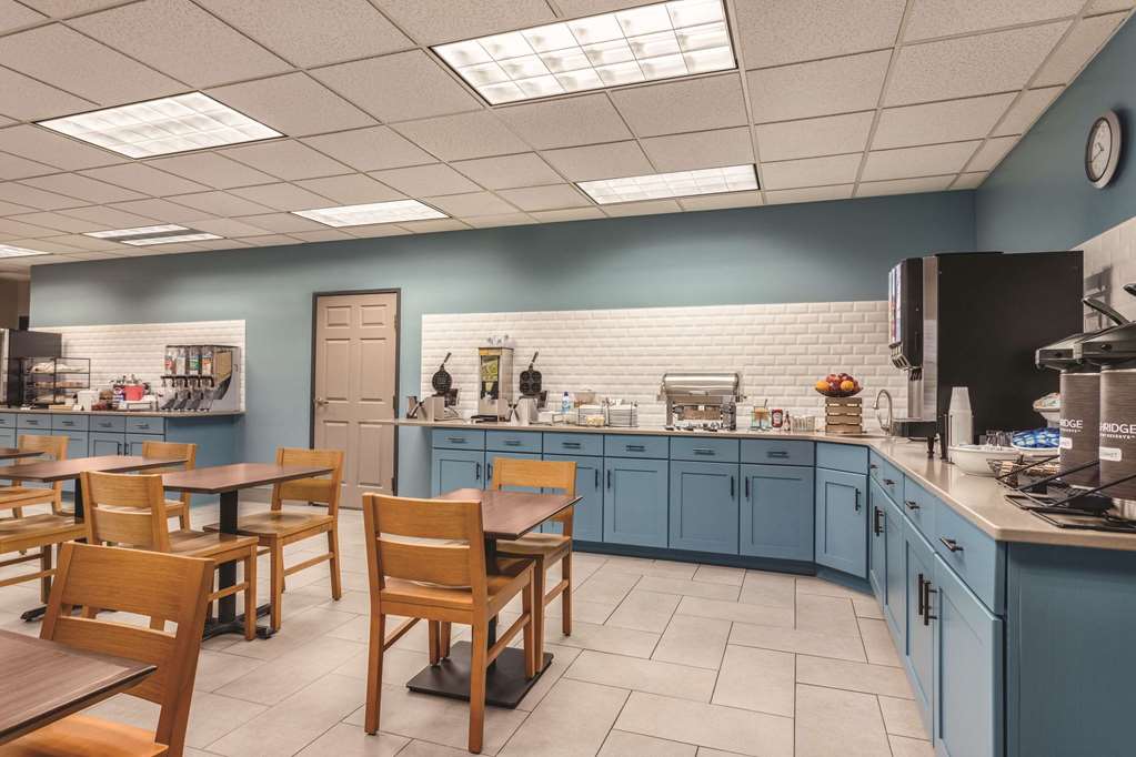 Country Inn & Suites by Radisson Dakota Dunes SD - photo 17