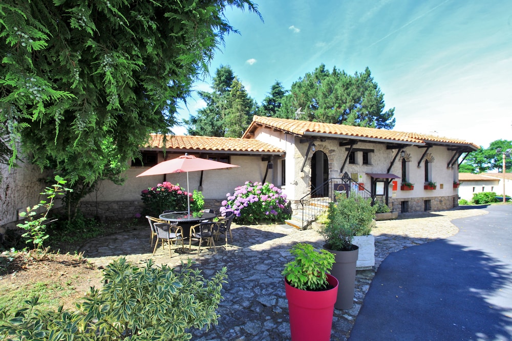 Logis Hôtel Restaurant La Chaumière — hotel in Saint-Laurent-Sur-Sevre