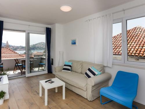 Apartments Villa Karmen Two Bedroom Apartment with Balcony and Sea View Lu i