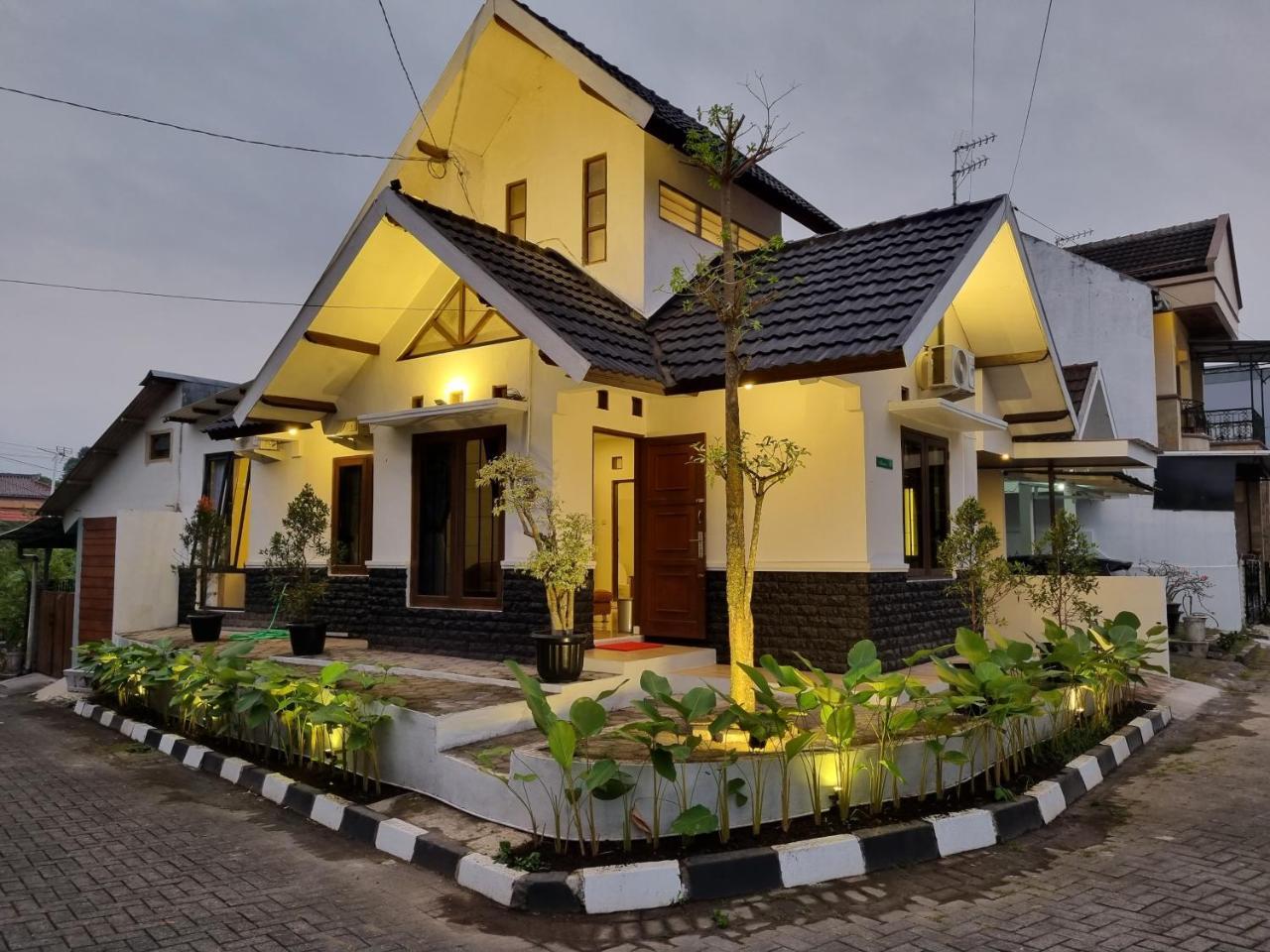 House of Pringgitan — 4-Star Luxury Hotel in Ngemplak, Indonesia
