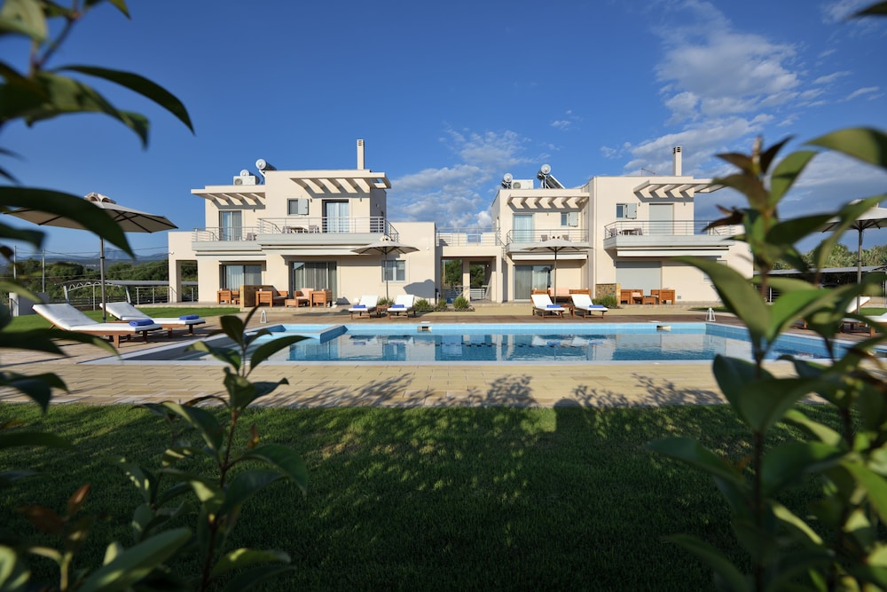 Edem Suites — 4-Star Luxury Hotel in Gargalianoi, Greece