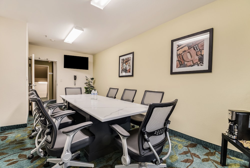 Candlewood Suites Portland Airport by IHG - photo 58