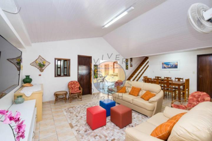 Linda Casa no Centro da Praia Próximo a Praia e Comércio em Geral