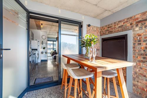 Couples Beachfront Mecca Blouberg 13 Manhattan
