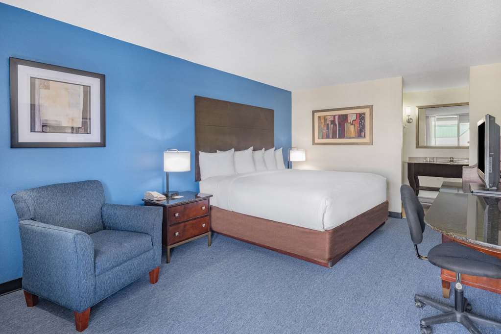 Days Inn and Suites by Wyndham Oxford - photo 23