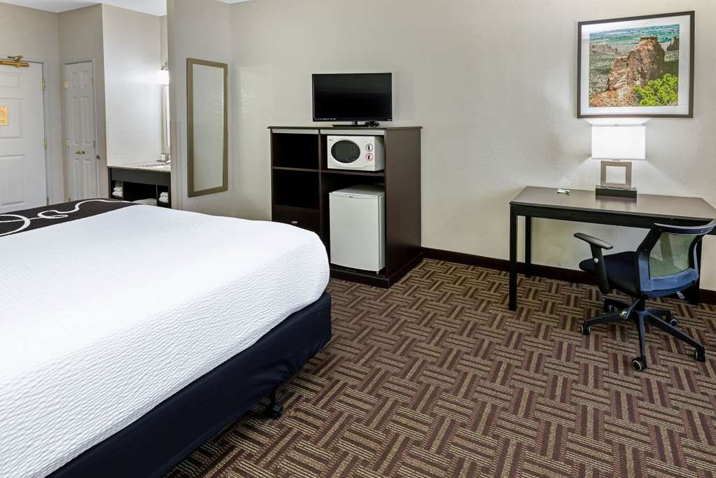 La Quinta Inn & Suites by Wyndham Fruita - photo 18