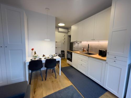 Urban Apartments Studio No 3A Free Private Parking Self Check In — 4-Star Luxury Hotel in Chorzow, Poland